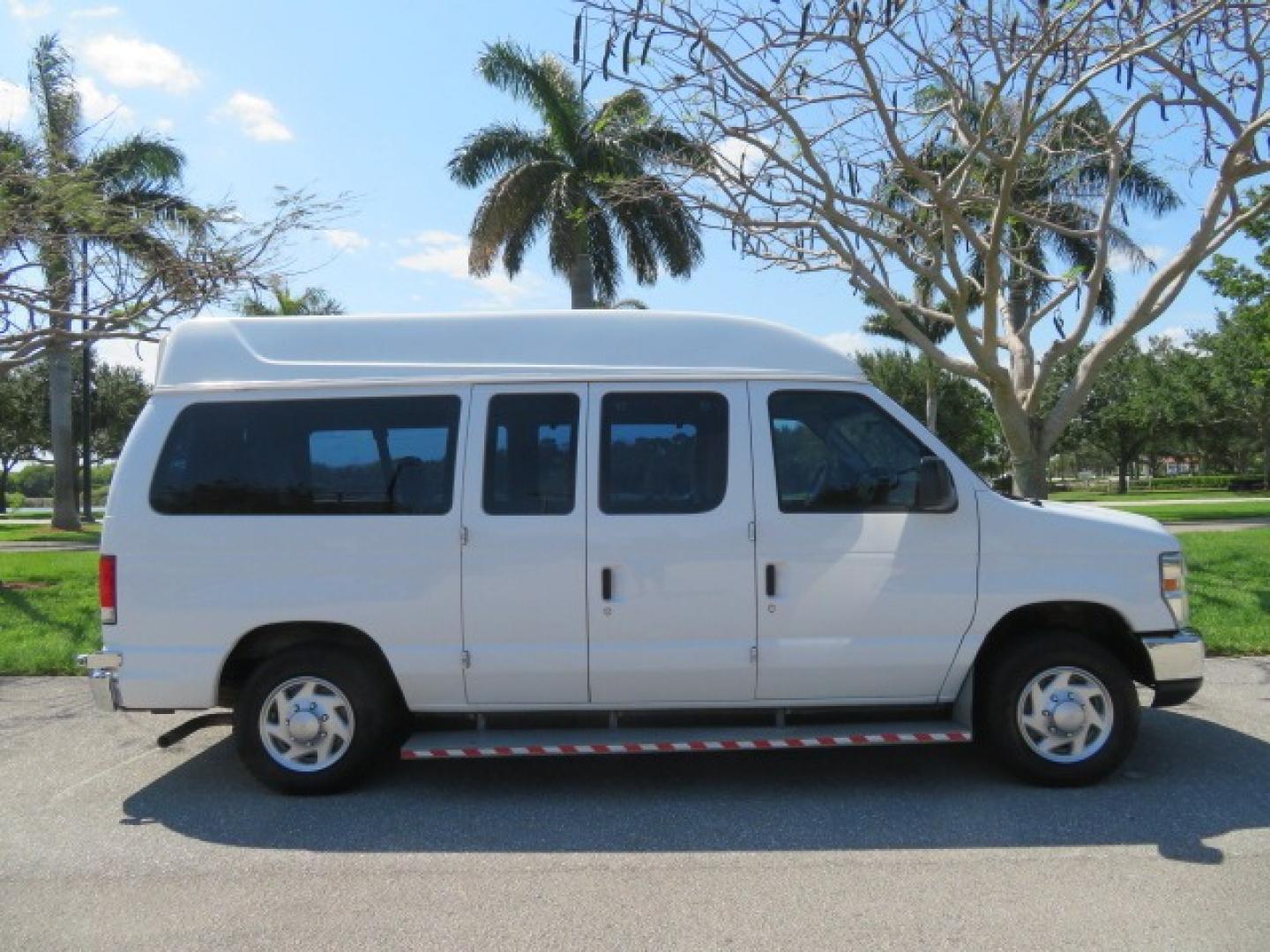 2014 White /Gray Ford E-Series Van (1FTNE1EW1ED) , Automatic transmission, located at 4301 Oak Circle #19, Boca Raton, FL, 33431, (954) 561-2499, 26.388861, -80.084038 - Photo#8